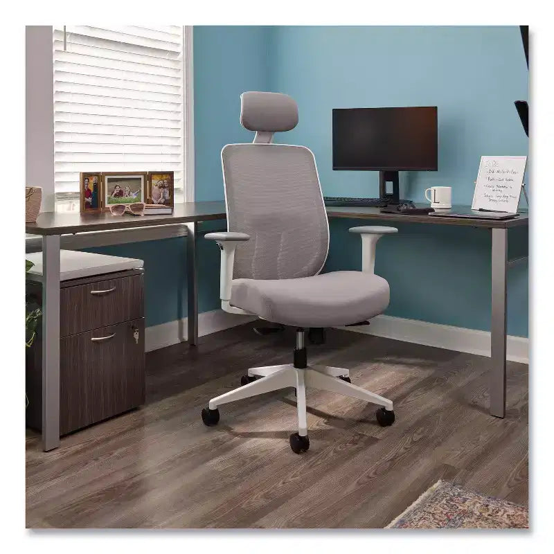 Chaise de bureau à dossier en maille, hauteur réglable de 17,95" à 21,1", assise grise, dossier gris/blanc, piètement blanc