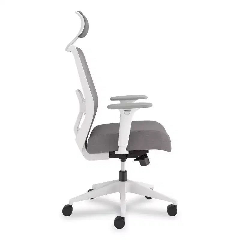 Chaise de bureau à dossier en maille, hauteur réglable de 17,95" à 21,1", assise grise, dossier gris/blanc, piètement blanc
