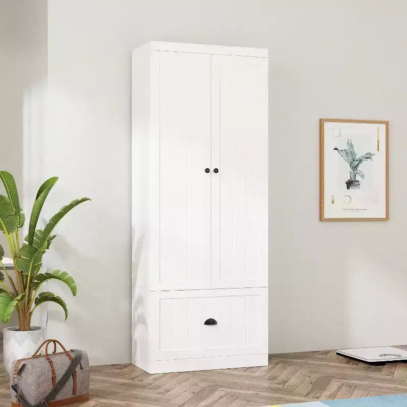 Armoire-penderie blanche avec deux portes, un tiroir et 4 niveaux de rangement