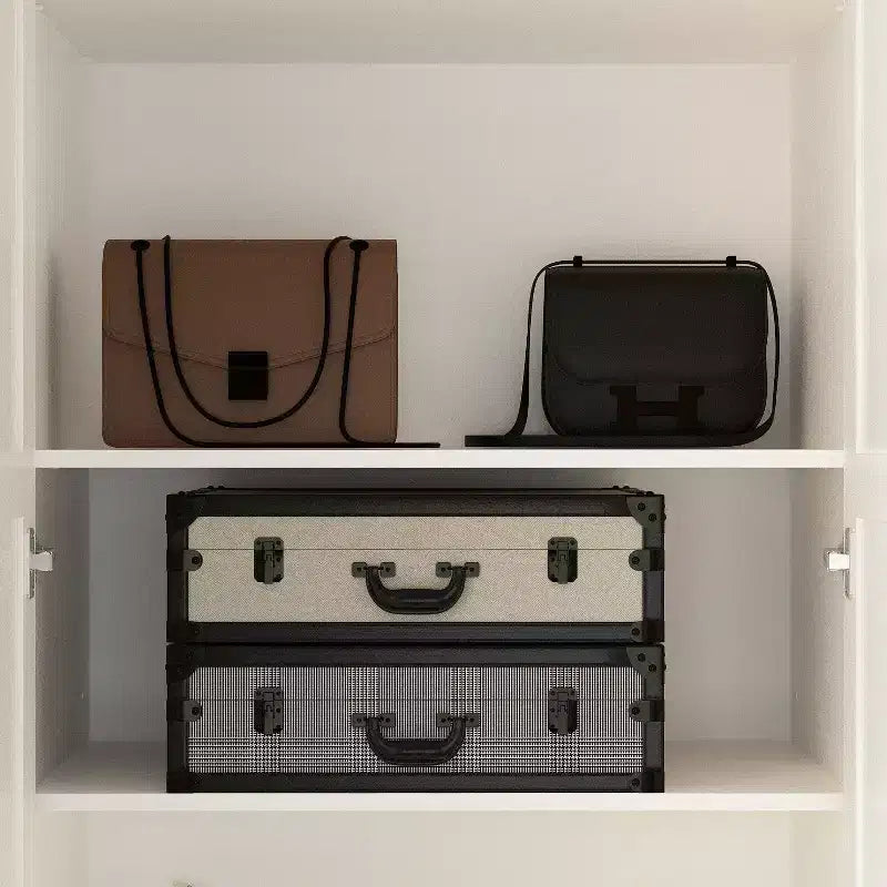 Armoire-penderie blanche avec deux portes, un tiroir et 4 niveaux de rangement