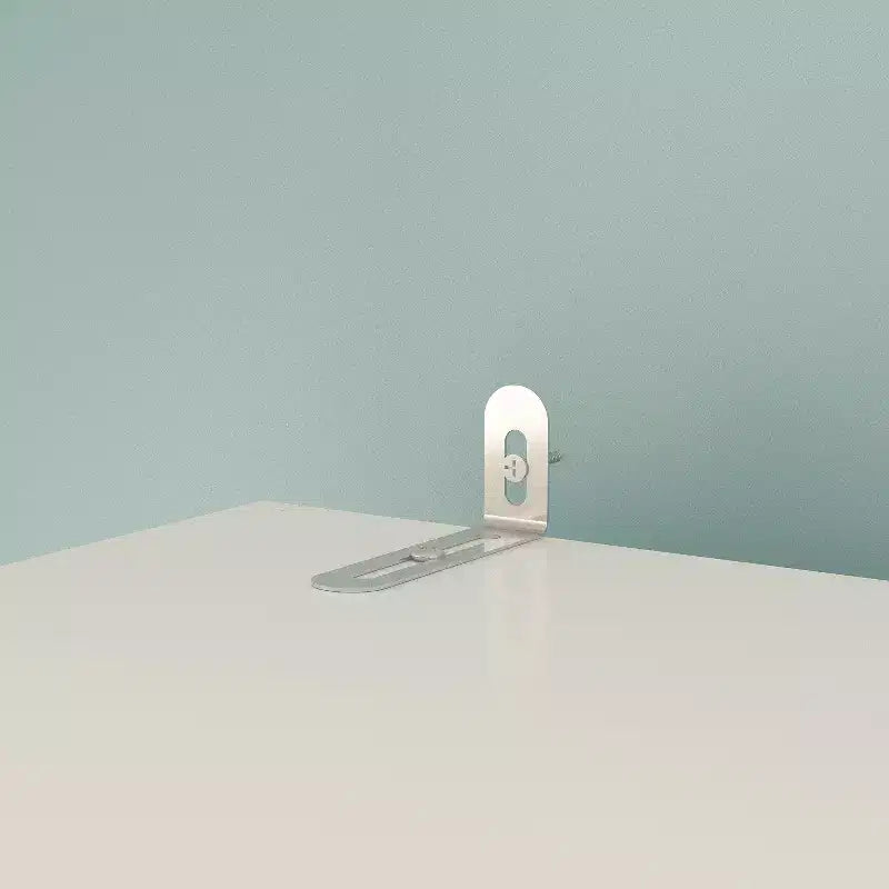 Armoire-penderie blanche avec deux portes, un tiroir et 4 niveaux de rangement