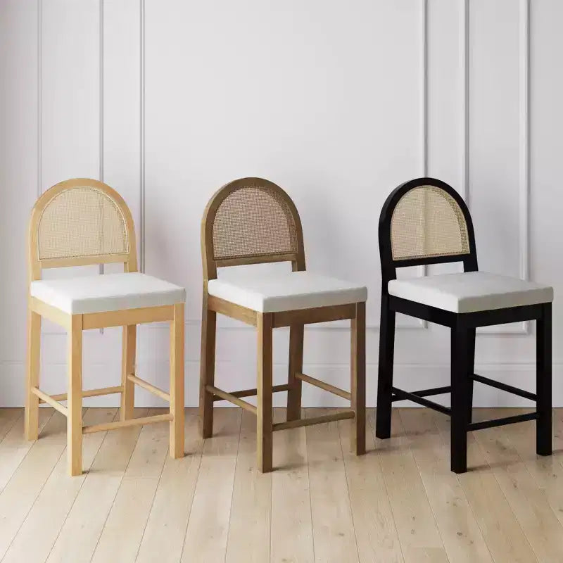 Tabouret de bar à hauteur de comptoir, dossier en rotin incurvé, assise en bouclette crème, pieds en bois d'hévéa noir, 61 cm