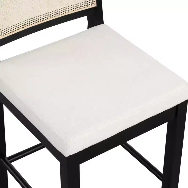 Tabouret de bar à hauteur de comptoir, dossier en rotin incurvé, assise en bouclette crème, pieds en bois d'hévéa noir, 61 cm