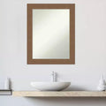 Miroir mural de salle de bain sans biseau, cadre aspect bois brun moyen, 22,5" x 28,5"
