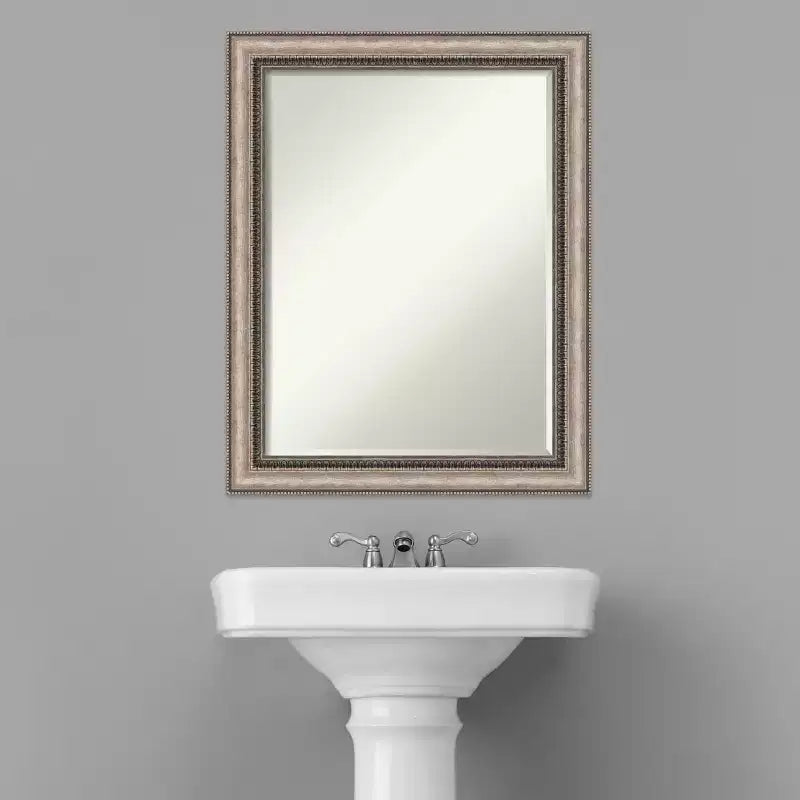 Petit miroir mural de salle de bain biseauté, cadre argenté orné, 22,25 po x 28,25 po